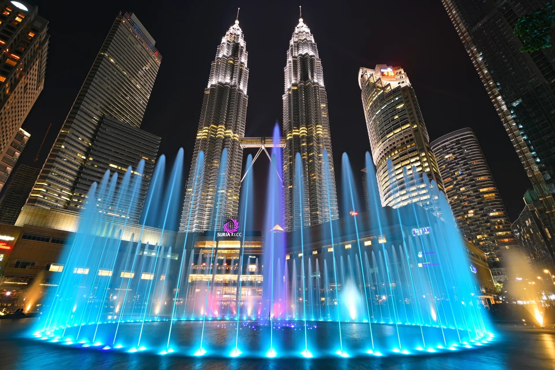 Dubai Fountain Show - Photo 2